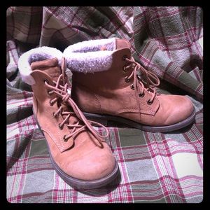 American eagle lace up boots